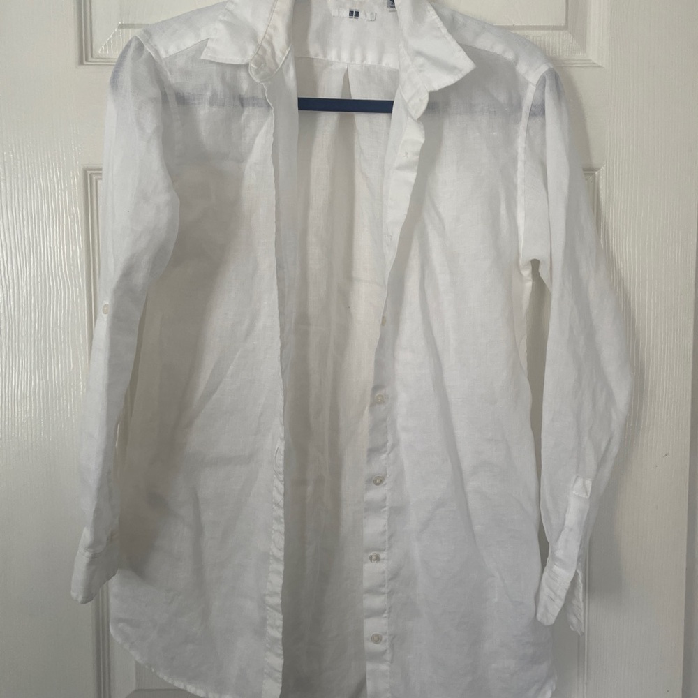 Uniqlo Women’s White Casual Button Down Shirt